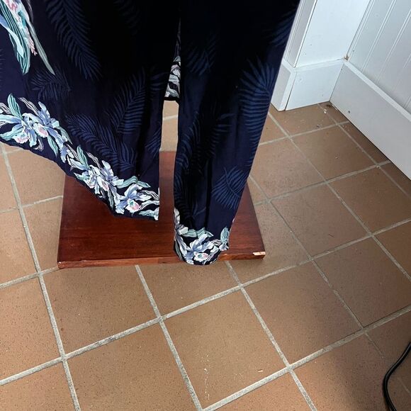 “Island-inspired style: soft, lightweight, and effortlessly chic.” - Picture 7 of 8